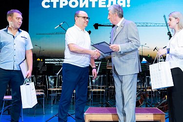 Строителям Оренбуржья вручили заслуженные награды 